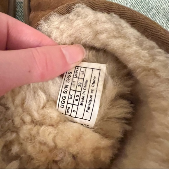 Size 8 Ugg Boots - Picture 8 of 8